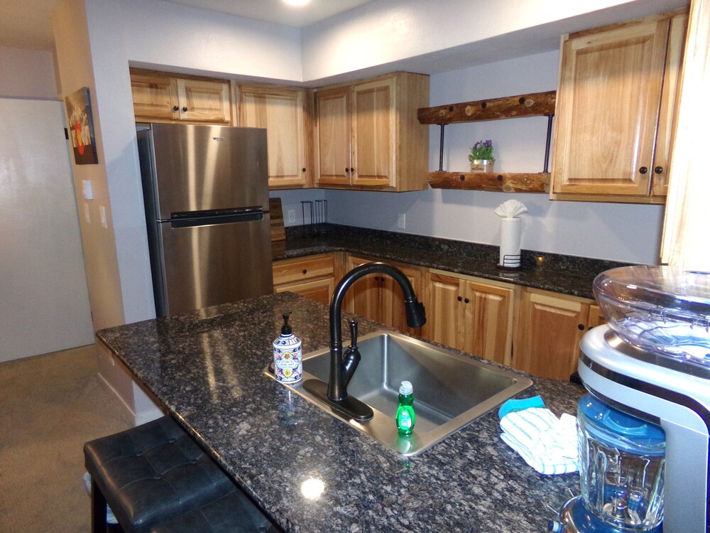 Wild Irishman 2 bed 2 bath Sleeps 9 WIBH - photo 6