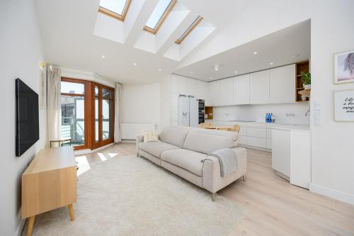 Classy White by OneApartments — 4-Star Luxury Hotel in Gdansk, Poland