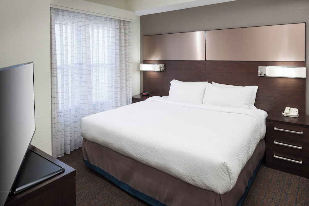 Residence Inn by Marriott Kansas City Country Club Plaza - photo 11