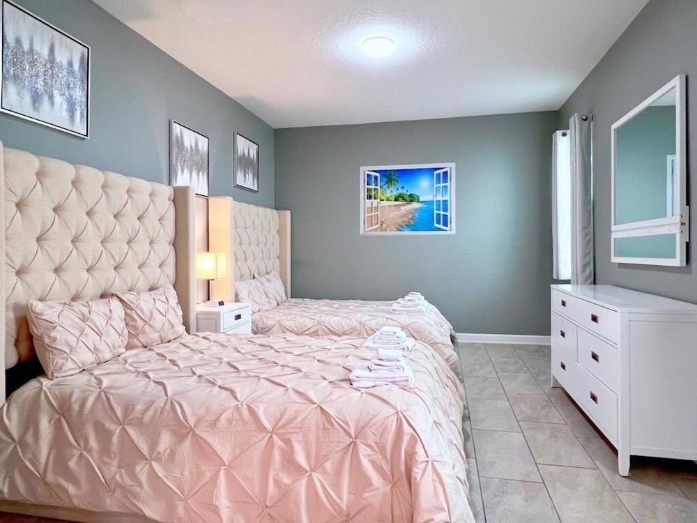 8 Bed Storey Lake Resort Huge Bedroom for Kids home - photo 4