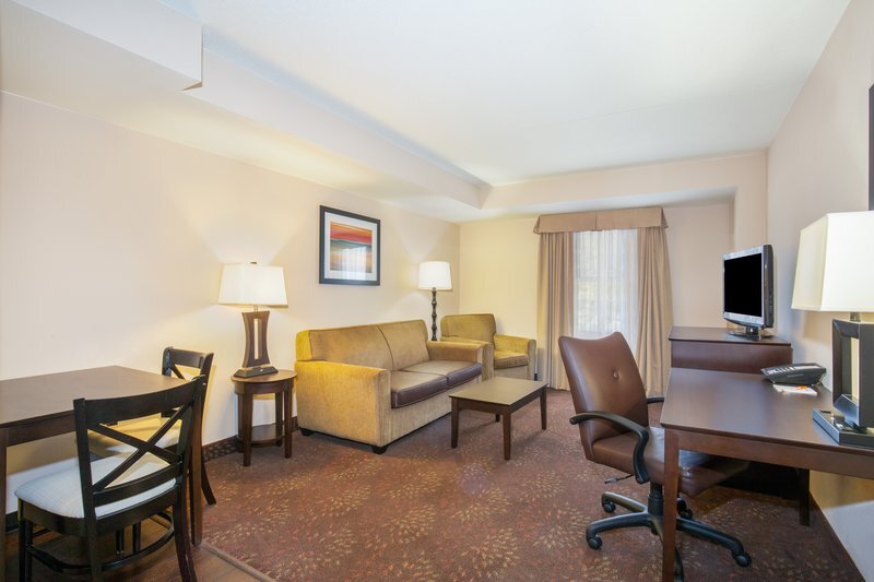 Holiday Inn Express in Hoge Hall On Ft. Leavenworth. - photo 3