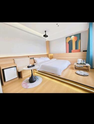 Orange Huaju Hotel in Mianyang, People's Republic of China