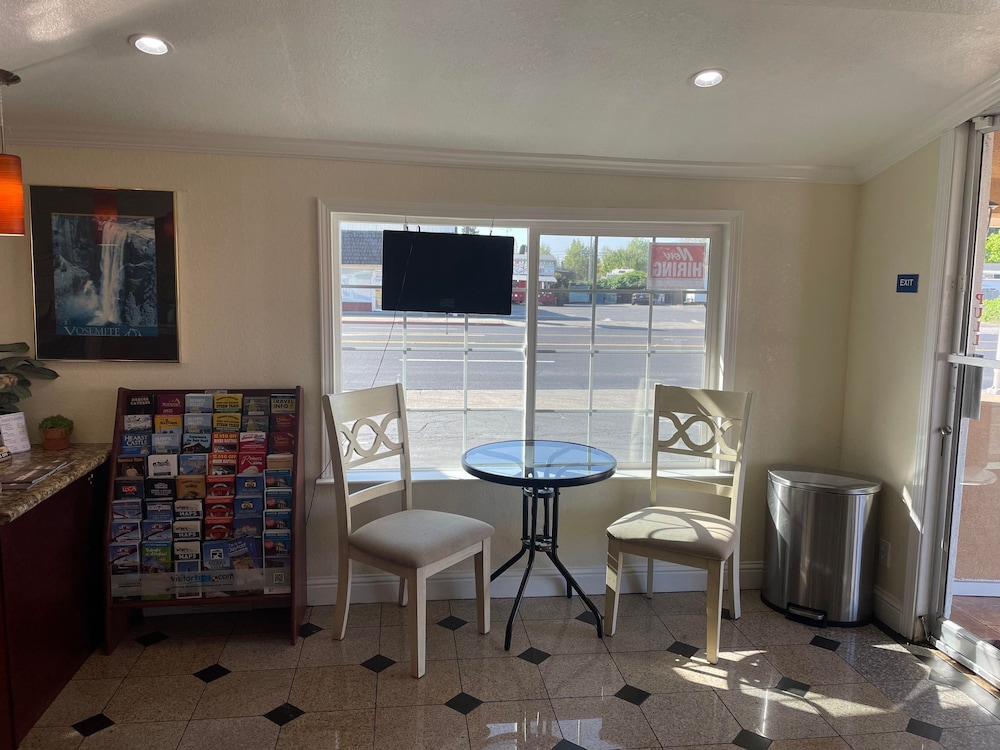 Holiday Motel Oakdale - photo 4