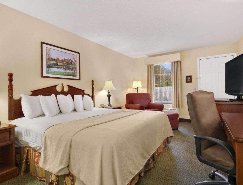 Baymont by Wyndham Eufaula - photo 18