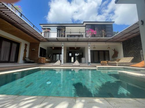 Fortune Villa : 525m2 5 bedrooms Private Pool — 4-Star Luxury Hotel in Jimbaran, Indonesia