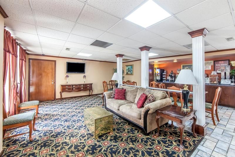 Econo Lodge Cleveland - photo 5