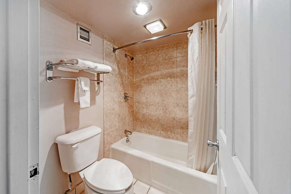 Econo Lodge And Suites Bricktown - photo 30