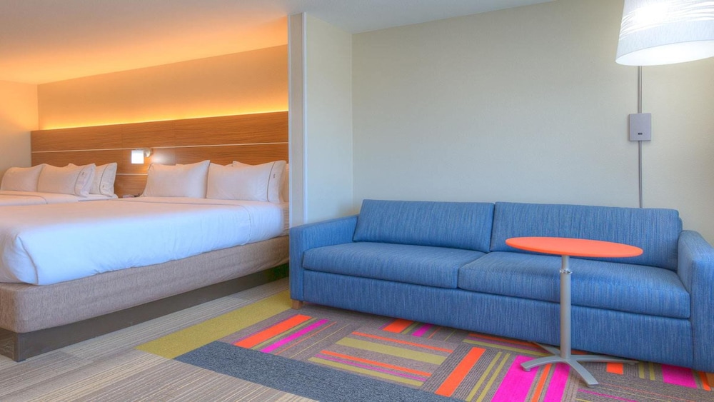 Holiday Inn Express Hotel & Suites Mount Pleasant by IHG - photo 14
