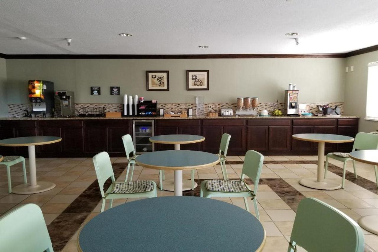 Quality Inn & Suites Castle Rock SW Denver - photo 11