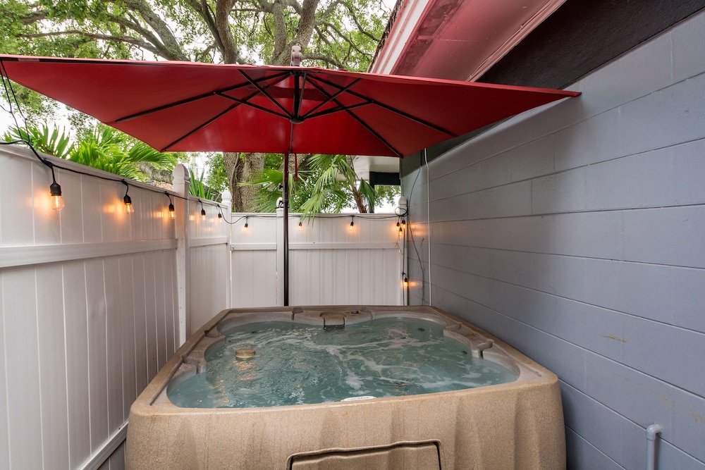 Golf View Villas Tampa FL — 4-Star Luxury Hotel in Tampa, United States