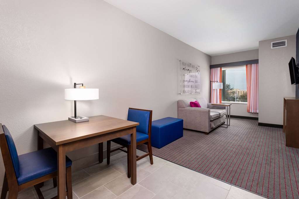 La Quinta Inn & Suites by Wyndham Augusta Near Fort Gordon - photo 23