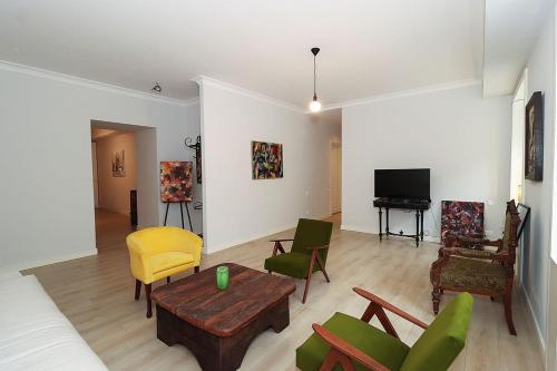 Mtatsminda Cozy Apt: Central & Comfy By Wehost