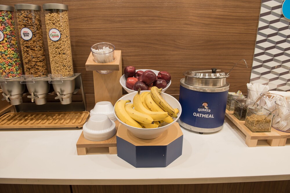 Holiday Inn Express & Suites Dayton Southwest by IHG - photo 35