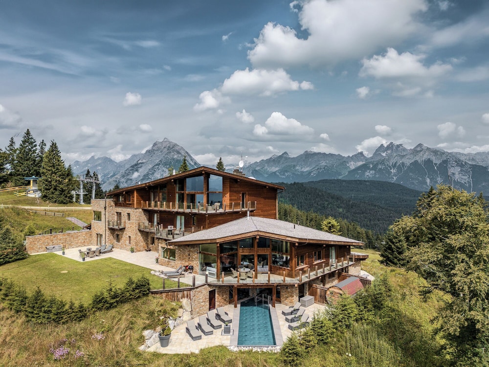Chalet G12 Luxury Apartments Seefeld — 5-Star Luxury Hotel in Reith Bei Seefeld, Austria