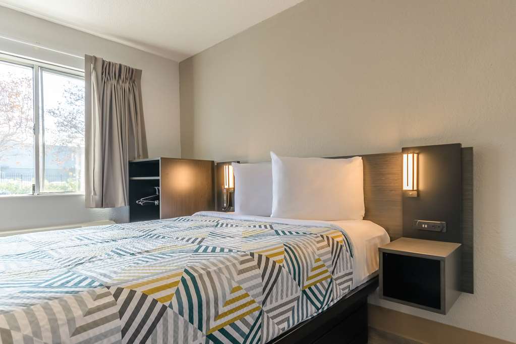 Motel 6 Hayward CA Silicon Valley Gateway - photo 13