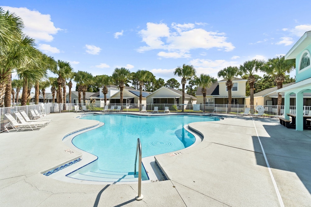 Poolside Cabana by Book That Condo — 4-Star Luxury Hotel in Panama City Beach, United States