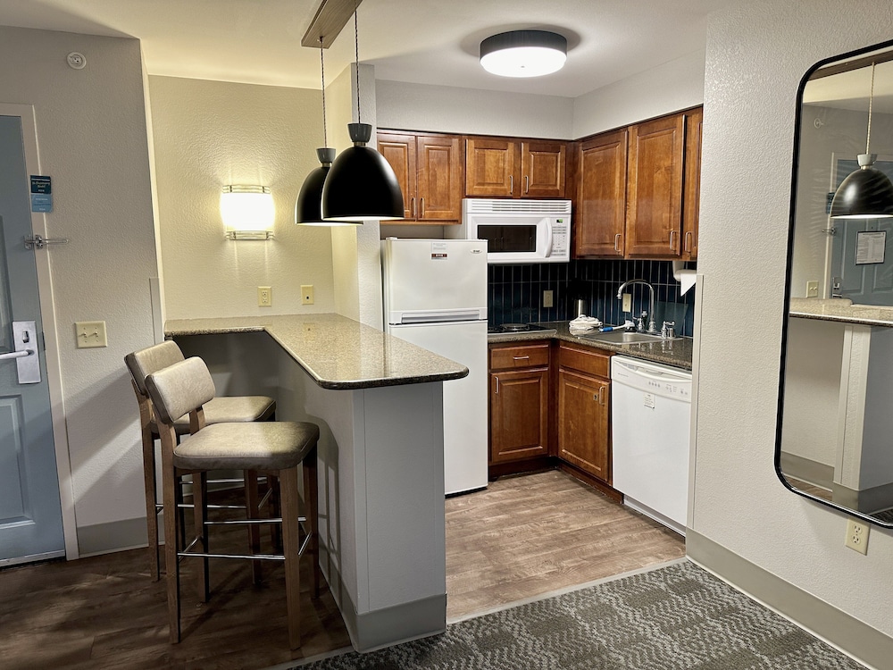 Staybridge Suites Milwaukee West Oconomowoc by IHG - photo 23