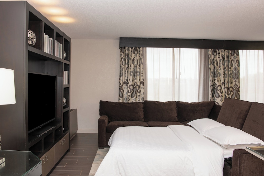 Sheraton Minneapolis West Hotel - photo 16