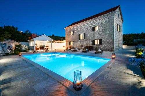 Villa Sion Peaceful Villa with Private Pool And Stunning Mountain View — 4-Star Luxury Hotel in Dubrava, Croatia
