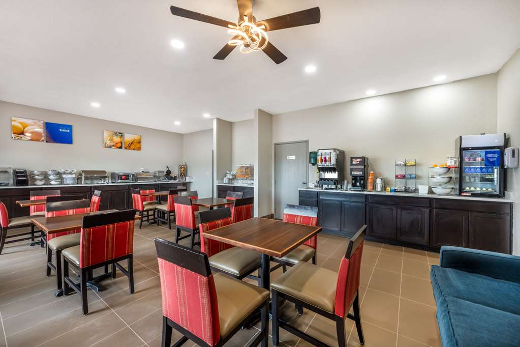 Comfort Suites Omaha East Council Bluffs - photo 41