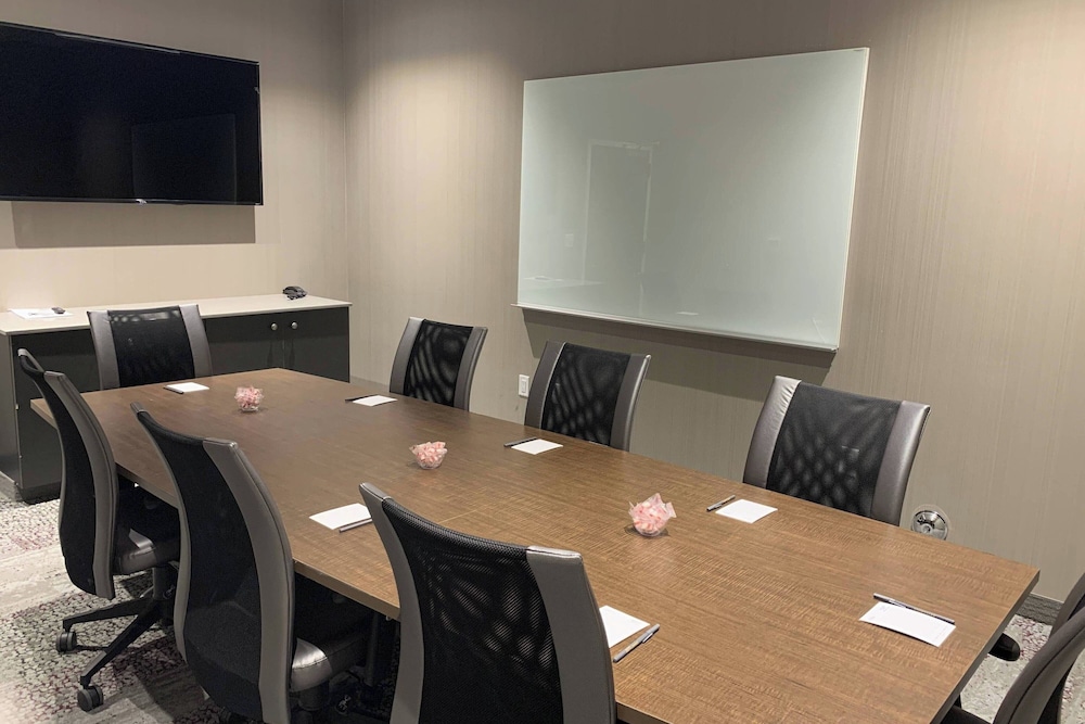 Courtyard by Marriott North Brunswick - photo 34