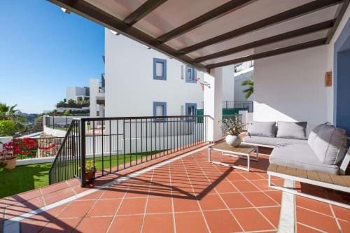 Luxury Resort 3 Bed apartment with Pools and Gym — 4-Star Luxury Hotel in Estepona, Spain