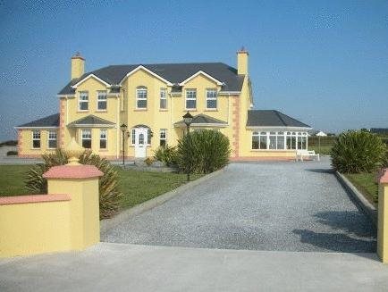 Seashore B&B — 4-Star Luxury Hotel in Ballybunnion, Republic of Ireland
