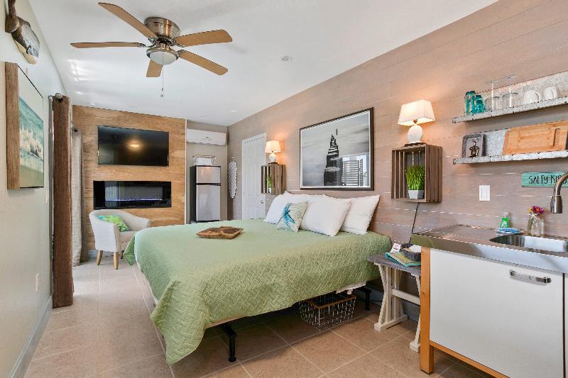 Latitude 26 Waterfront Boutique Resort Bonita Springs - photo 9