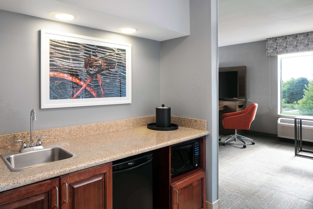 Hampton Inn & Suites West Bend - photo 15