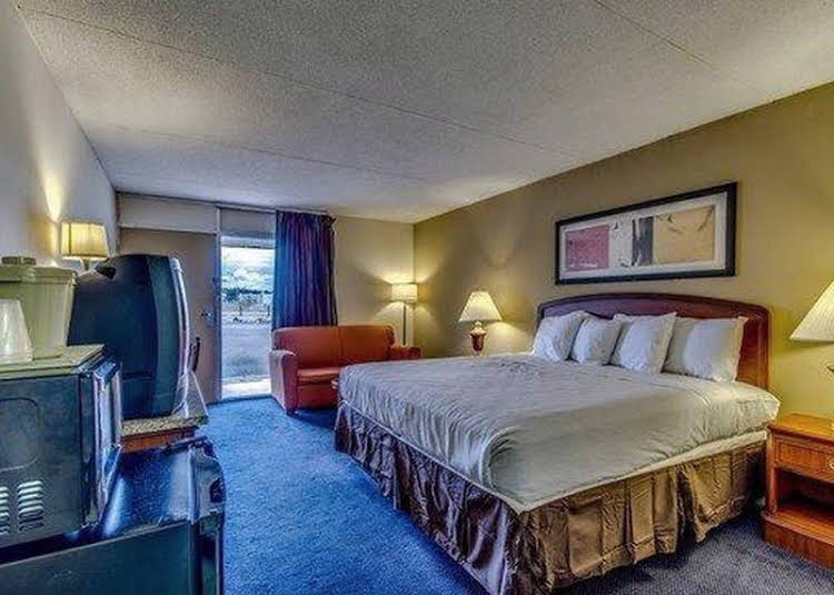 Econo Lodge Lumberton NC - photo 3