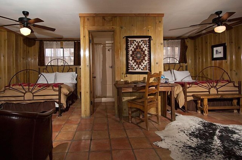 The Maverick Inn - photo 7