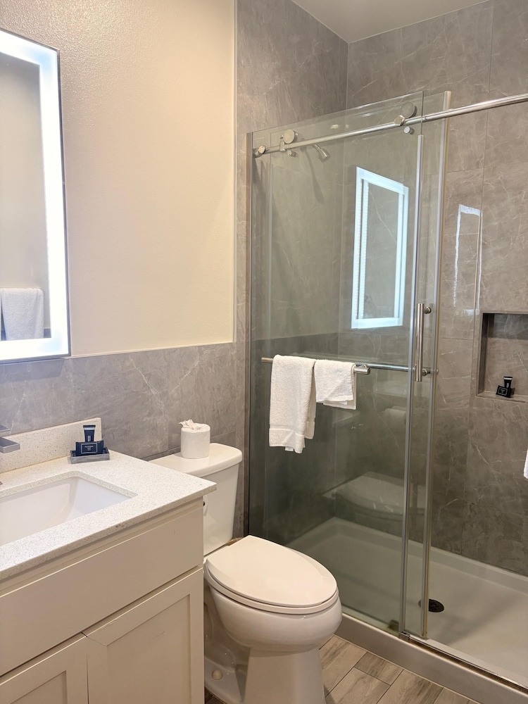Americas Best Value Inn & Suites Houston Veterans Memorial - photo 15
