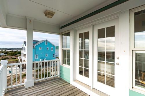Emerald Breeze by Oak Island Accommodations - photo 13