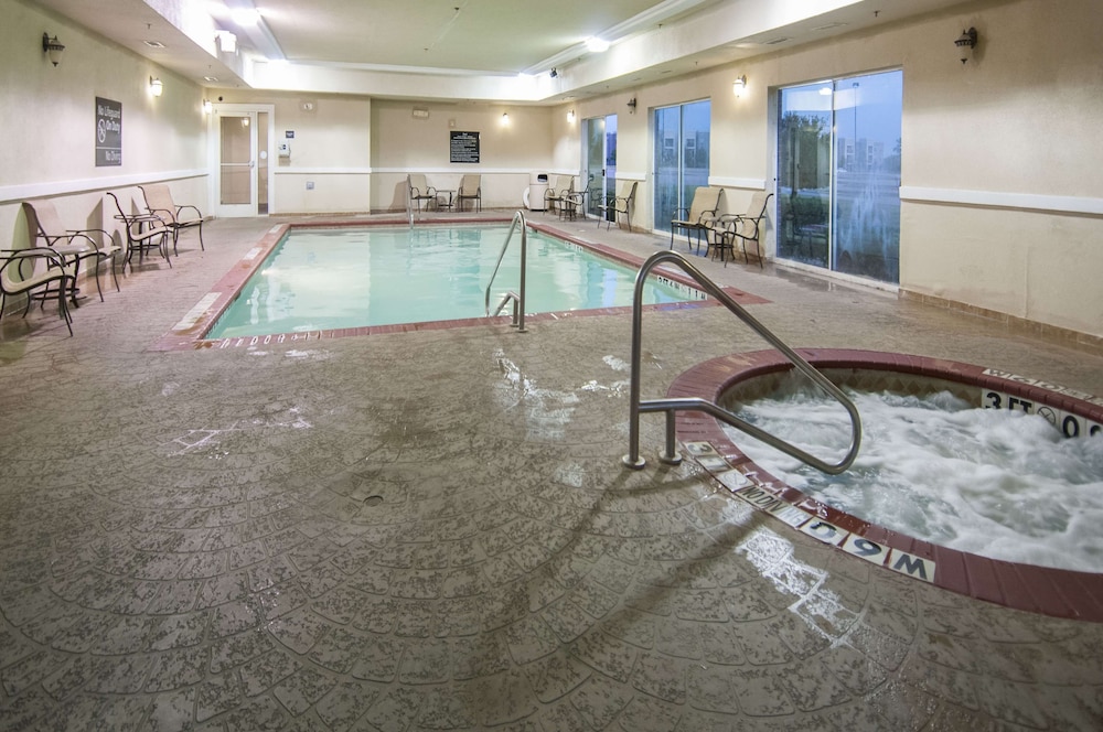 Hampton Inn & Suites Waxahachie - photo 24
