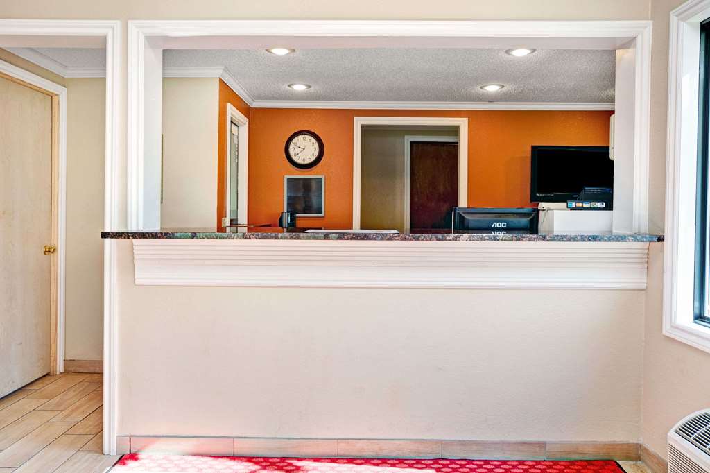 Knights Inn Sterling Heights - photo 3