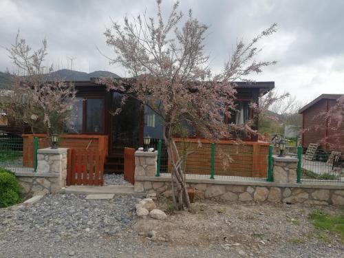 Yeniliman Bungalaov Evleri Verandalı Ev Karaburun İzmir in Unknown City, Turkey