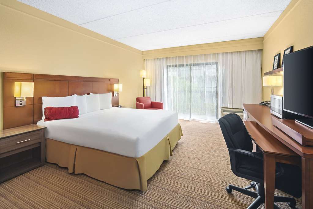 Super 8 by Wyndham Dallas Love Field Airport - photo 2
