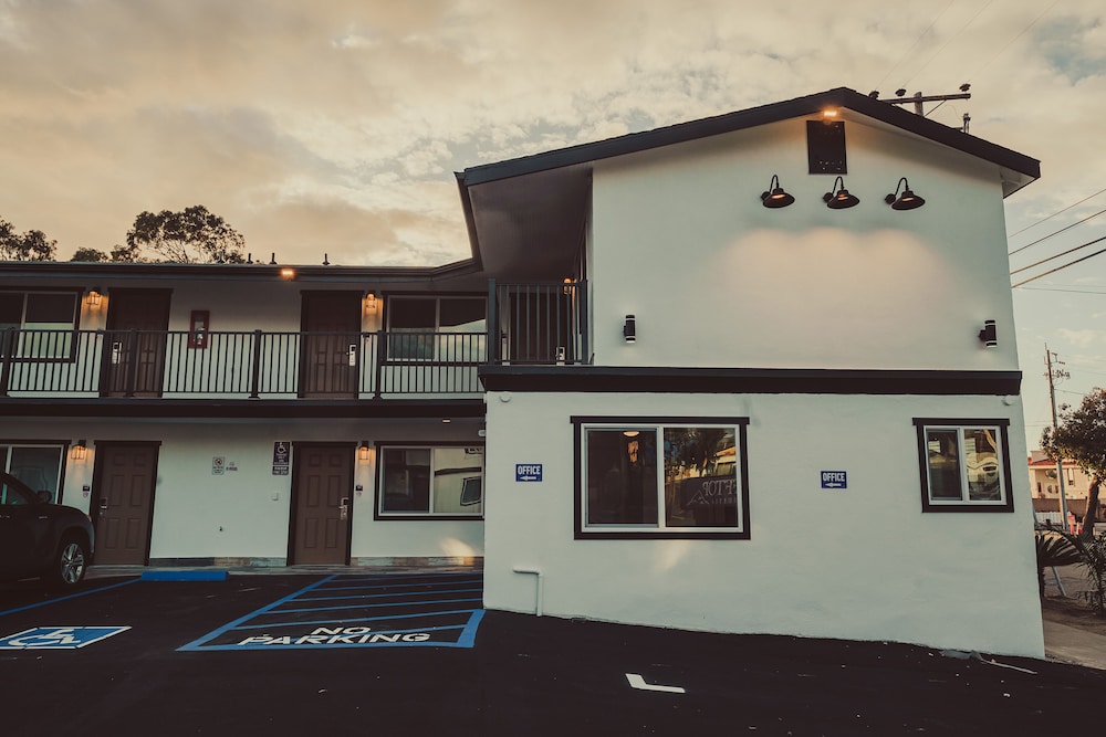 Blufftop Inn & Suites - photo 115
