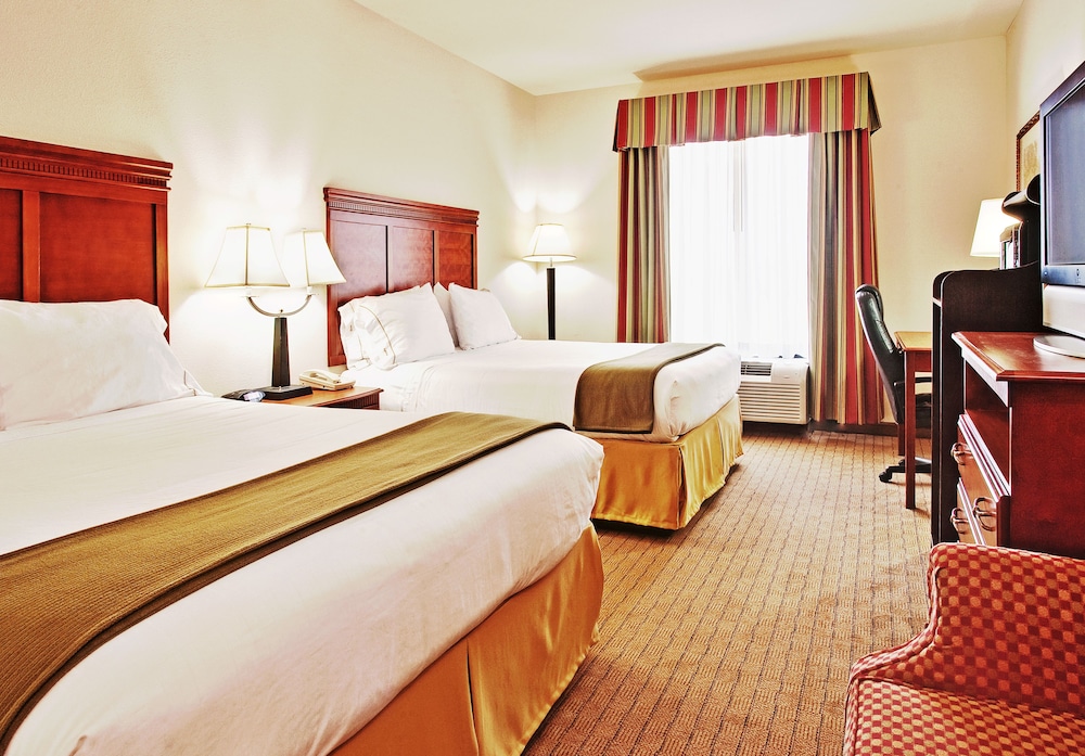 Holiday Inn Express Hotel & Suites Dyersburg by IHG - photo 9