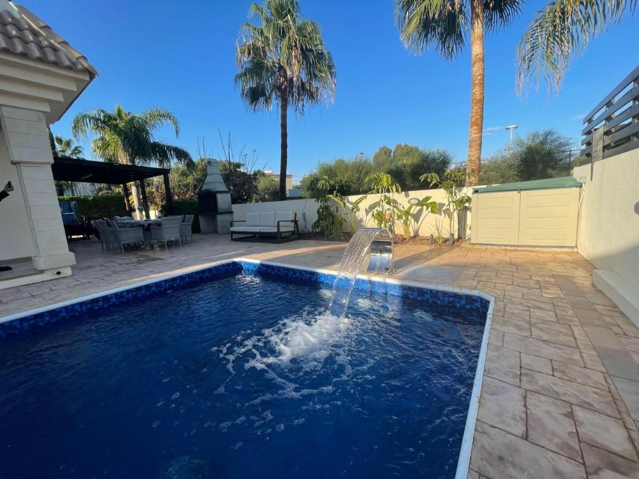 Luxury Spacious Holiday Villa with Heated Swimming Pool