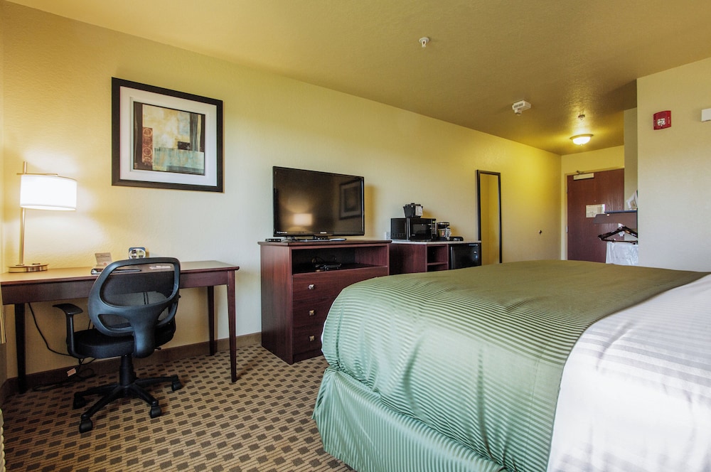Cobblestone Inn & Suites Corry - photo 22