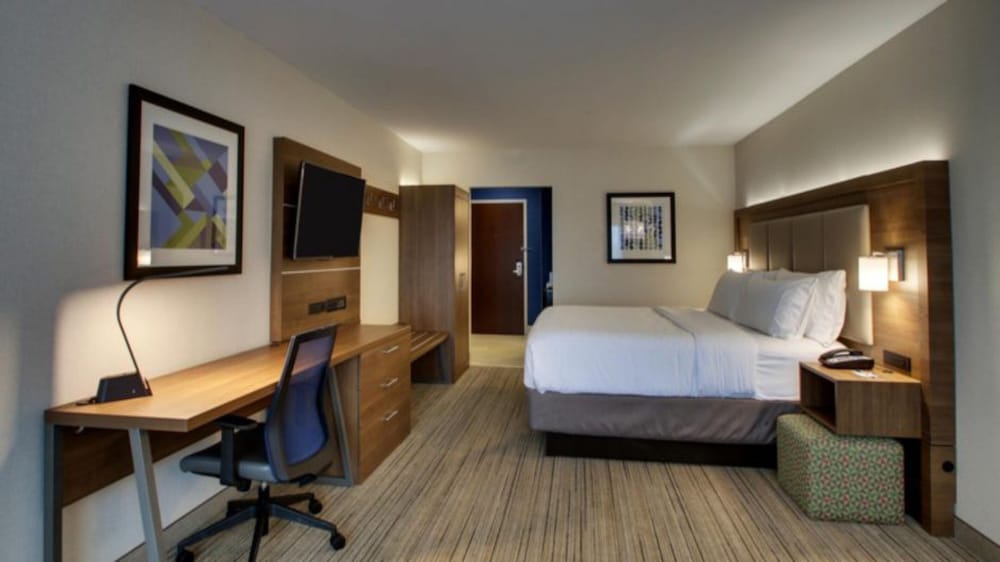 Holiday Inn Express Hotel & Suites Mount Pleasant by IHG - photo 10