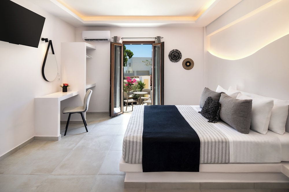 Santorinn Suites - last minute hotel in Fira
