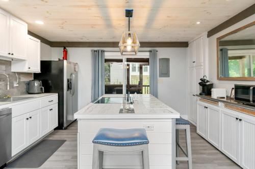 Mountains to Sea by Oak Island Accommodations - photo 27