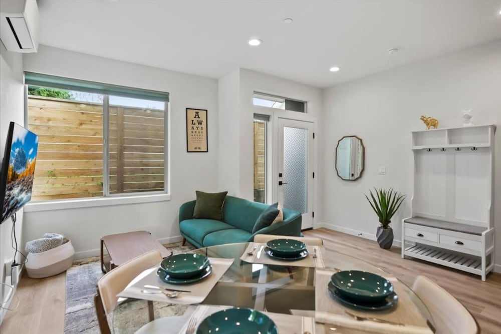 3Br 2.5Ba Rooftop View Green Lake Hideaway - photo 22
