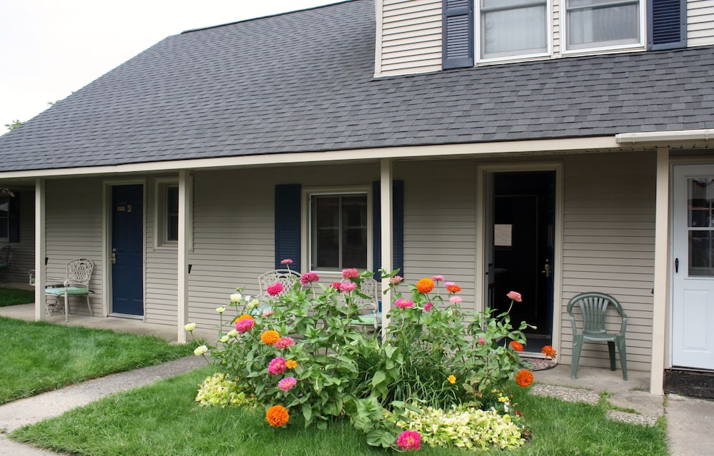Boyne City Motel - photo 13