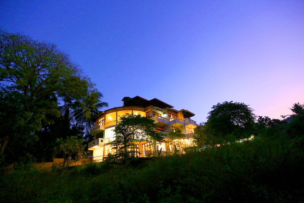 Hotel Mahaweli Spring - carbon neutral hotel in Kandy