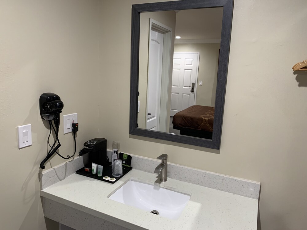 Pacific Inn Anaheim - photo 13