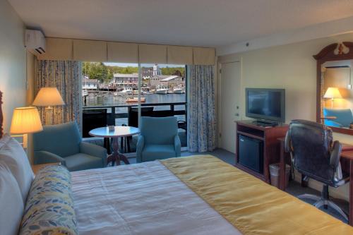 Brown's Wharf Inn - photo 4