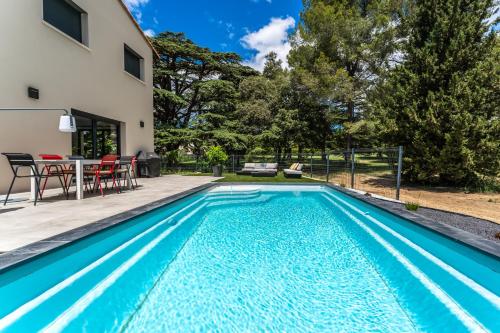 Vue Sur Parc Avec Petanque Basket Clim Et Tramway in Castelnau-Le-Lez, France
